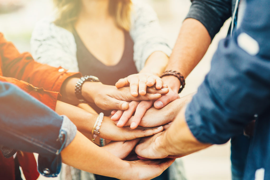 6 Ways to Provide Customer Service Through Social Media